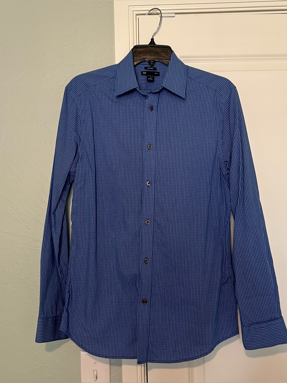 GAP Men's button down dress Shirt - blue checkered. Slim fit, small